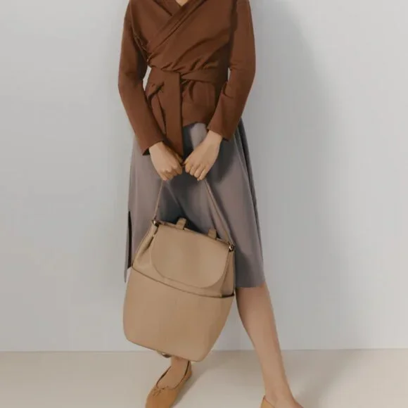 Cuyana Leather backpack 16 inch - Picture 4 of 4